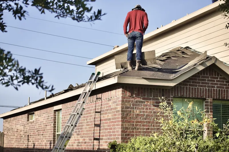 Professional roofer working on a residential roof in Chateau Du Lac